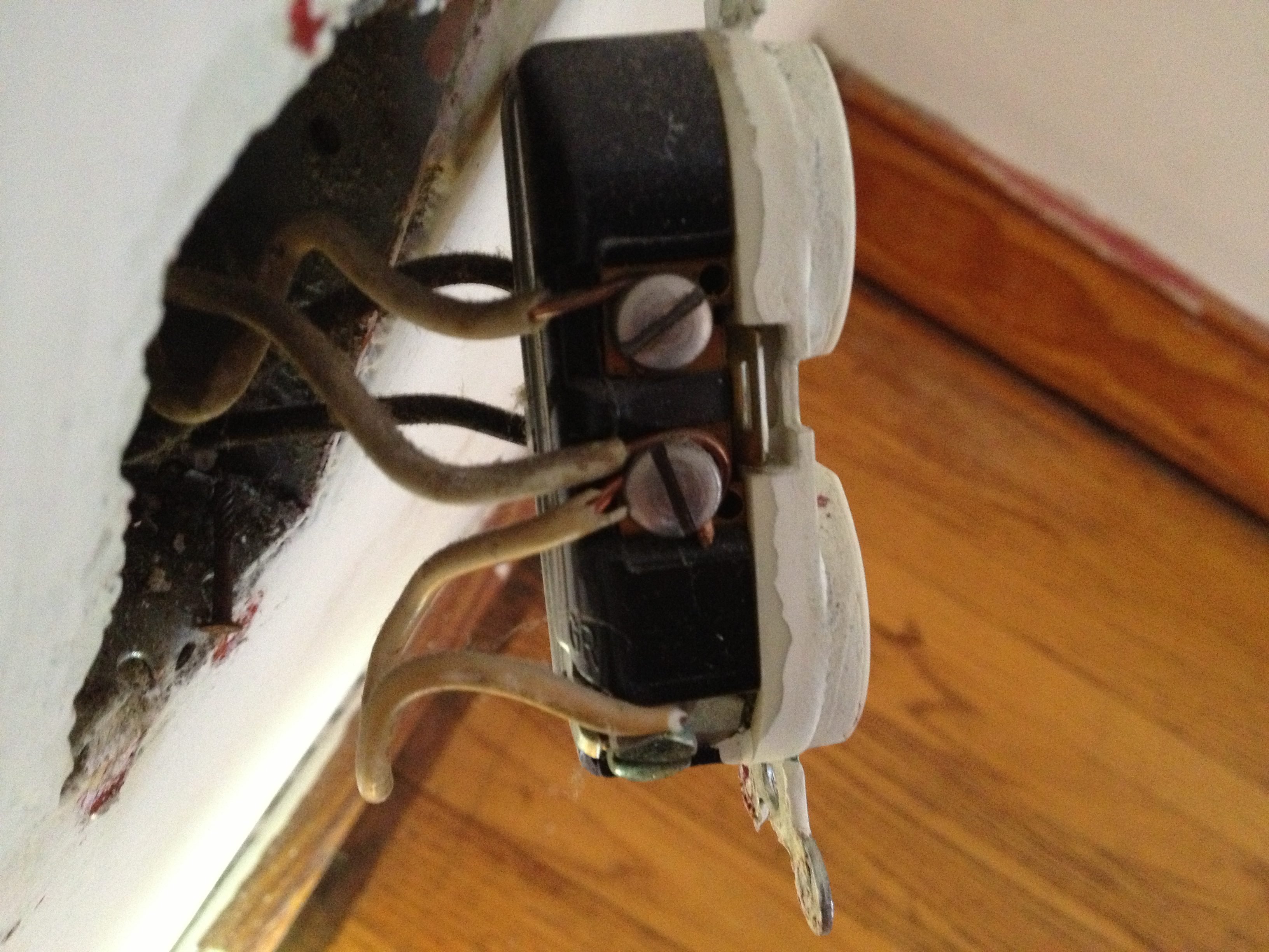 Richmond Home Inspector | What is a Bootleg Ground? 1900 fuse box 